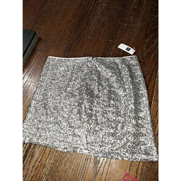 New 6 Gap Silver Sequin Embellished Lined Rear Zip Mini Skirt Holiday Party Club - Picture 2 of 2
